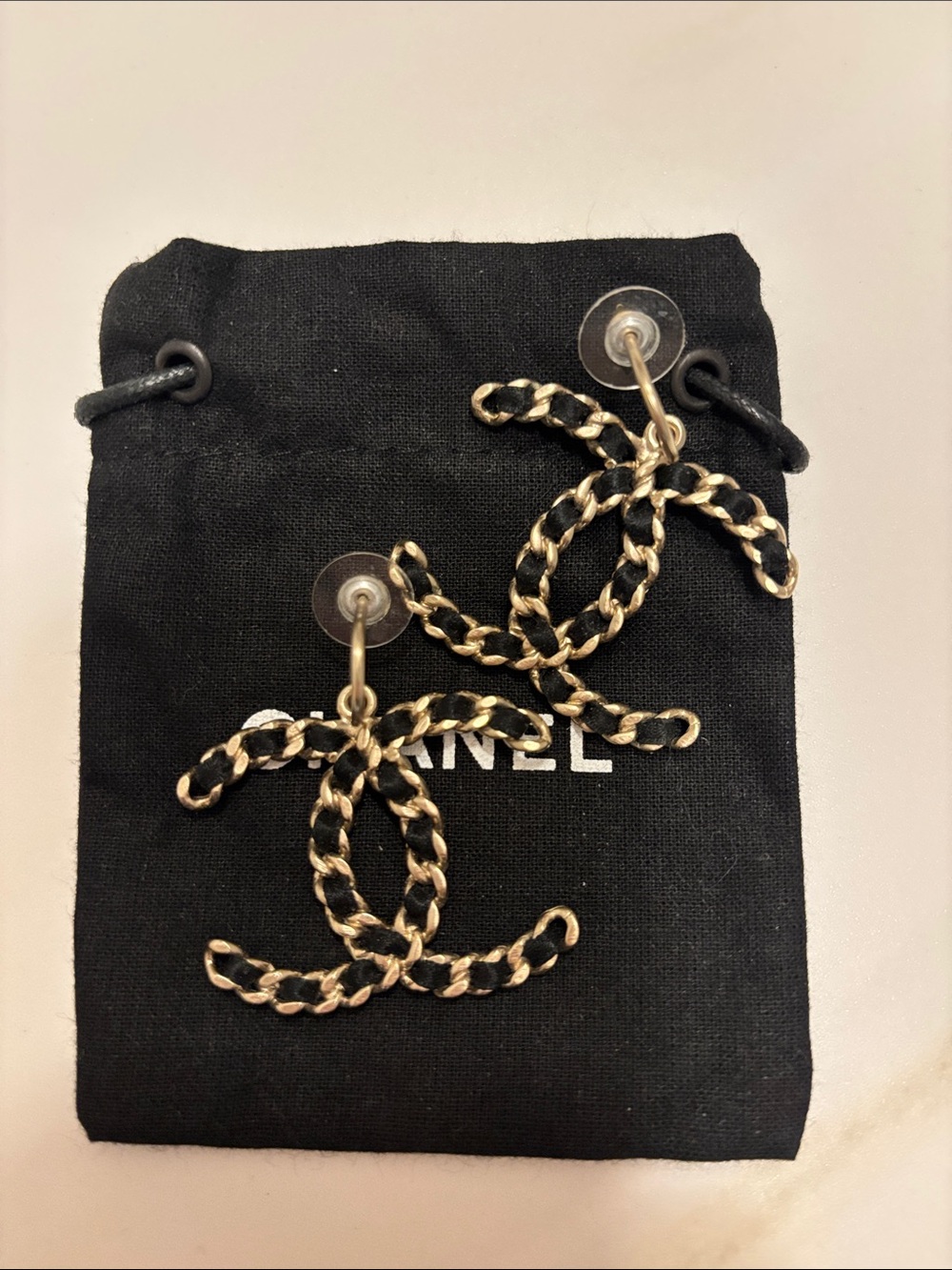 CHANEL Black & Gold Chain-Link CC Drop Earrings
